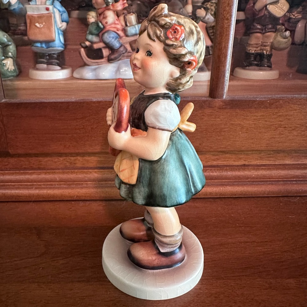 COPY-🧡TM5 ‘Valentine Gift’ Hummel Goebel #387 - Picture 3 of 9